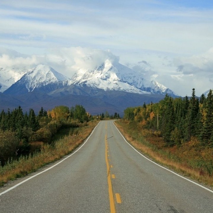 #️⃣2️⃣ Alaska is #2 in @travelandleisure ranking of the best destinations in the World for 2022. 

🚘This excellent result has been achieved thanks to the many requests for self drive tours, the optimal way to discover Alaska driving through the most beautiful Highways of the 49th State.

Alaska is always a good choice: start planning your dream trip with us
www.xperiencealaska.com
.
.
.
#cruisingalaska #visitalaska #travelalaska #beautifuldestination #travelwithus #cruise #tours  #travelintheusa #visitusa